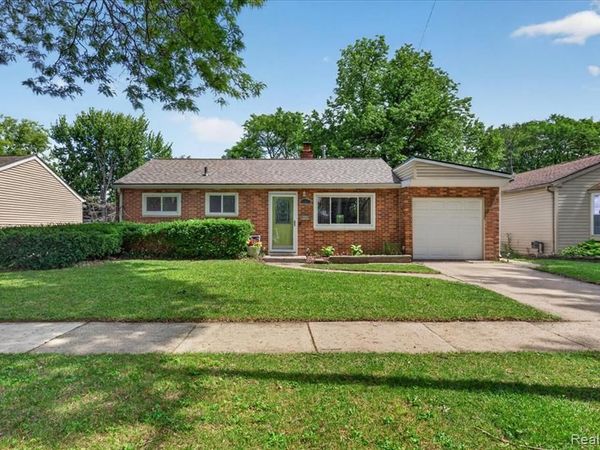 22611 Detour Street , St. Clair Shores, MI 48082