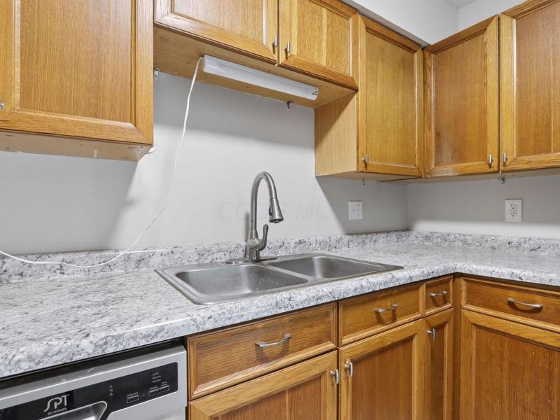3939 Karl Road, Unit 100, Columbus, OH 43224 Photo 10