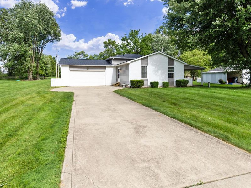 56 Arbor Lane SW, Pataskala, OH 43062 Photo 2