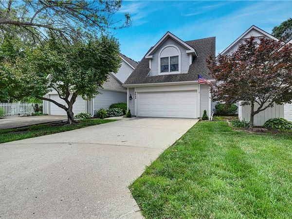 2433 W 137th Place, Leawood, KS 66224