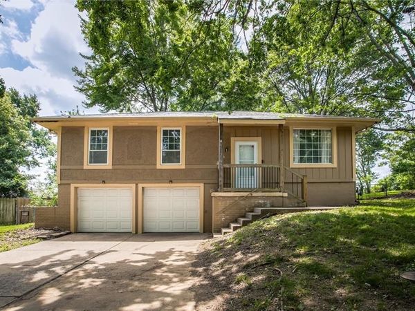 2500 SW Jackson Court, Blue Springs, MO 64015