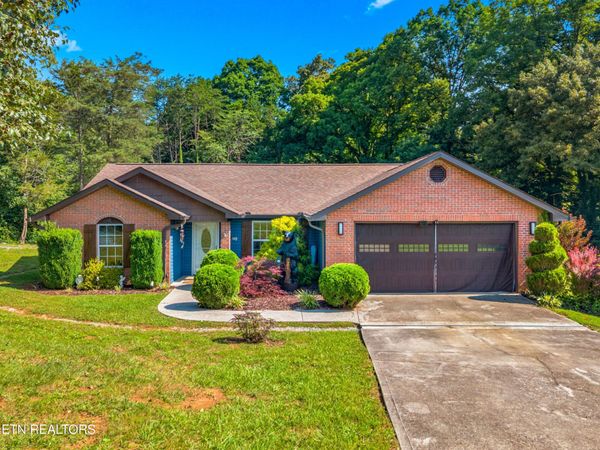 425 Glenns Lea , Sevierville, TN 37876