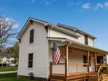 240 Niagara Street , Lewiston, NY 14092