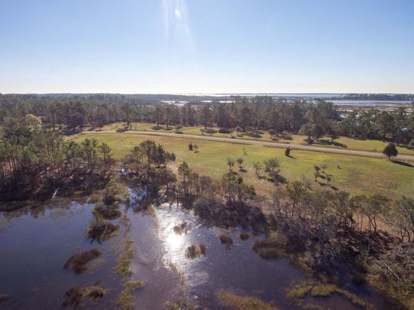 122 Jade Street , Beaufort, NC 28516