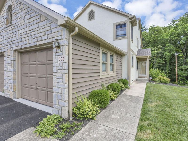 588 Spring Brook E, Westerville, OH 43081 Photo 1
