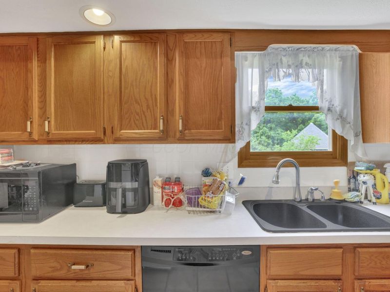 588 Spring Brook E, Westerville, OH 43081 Photo 12