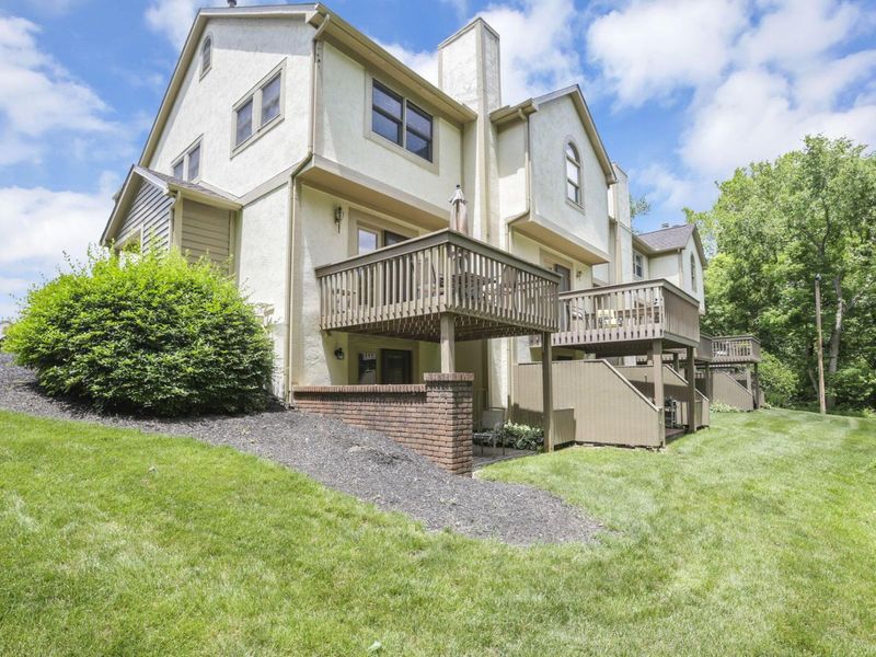 588 Spring Brook E, Westerville, OH 43081 Photo 2