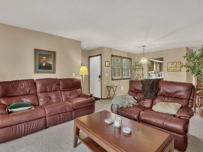 588 Spring Brook E, Westerville, OH 43081 Photo 5