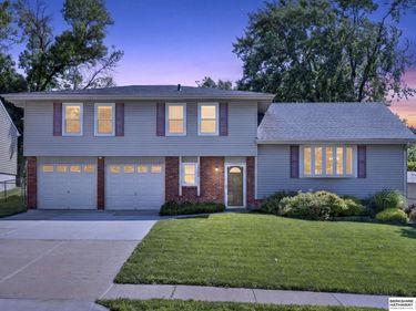 13629 Montclair Drive, Omaha, NE 68144