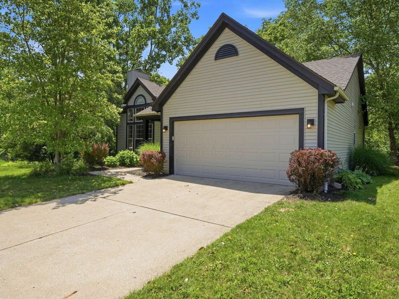 7504 Crossing Place, Lewis Center, OH 43035 Photo 2