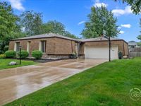 1024 Maple Lane, Batavia, IL 60510 primary photo