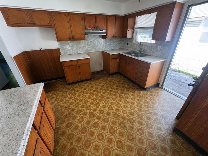3501 E Deshler Avenue , Columbus, OH 43227 Photo 7