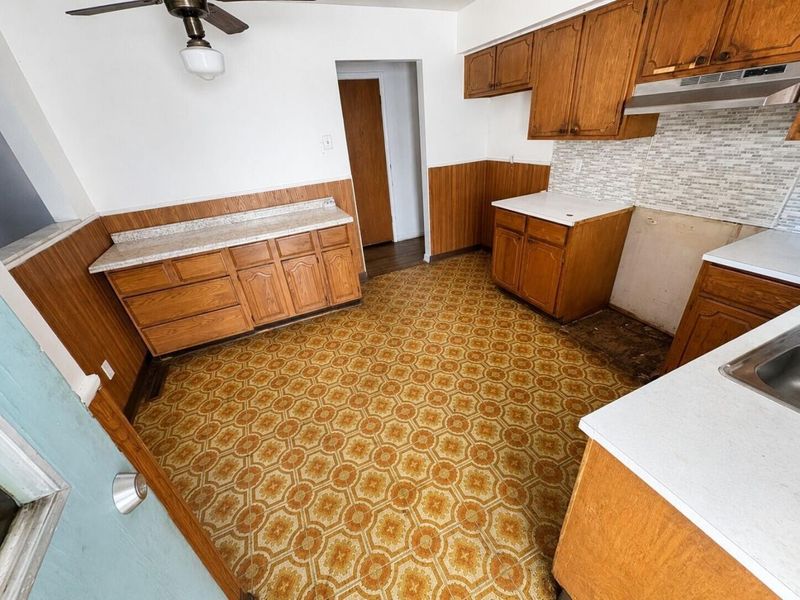 3501 E Deshler Avenue , Columbus, OH 43227 Photo 8