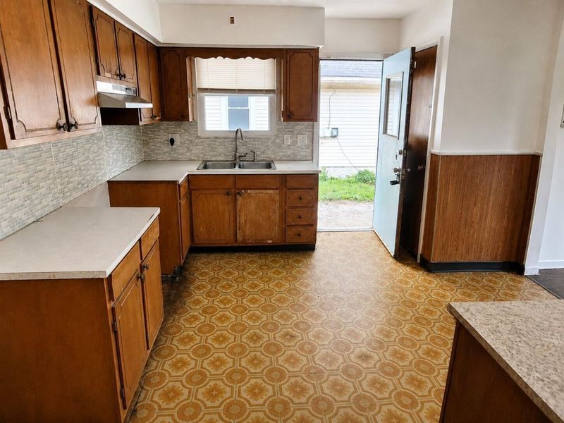 3501 E Deshler Avenue , Columbus, OH 43227 Photo 9