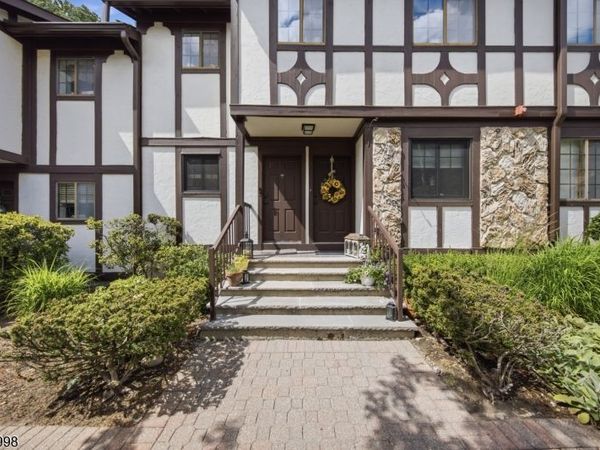 609 Mark Twain Way, Mahwah, NJ 07430