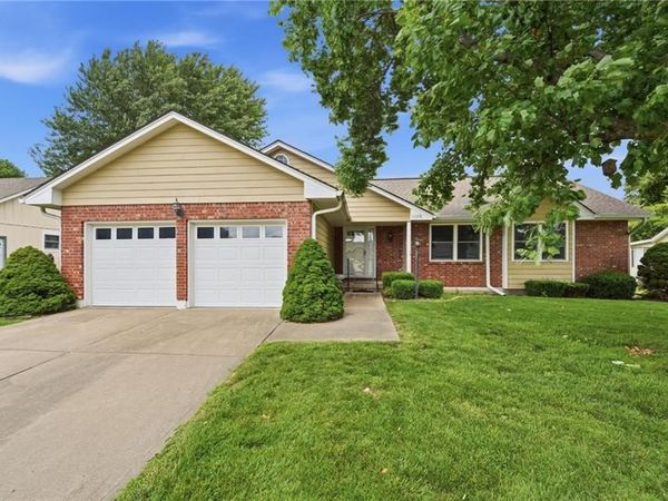 1108 SW 8th Terrace, Lee's Summit, MO 64081