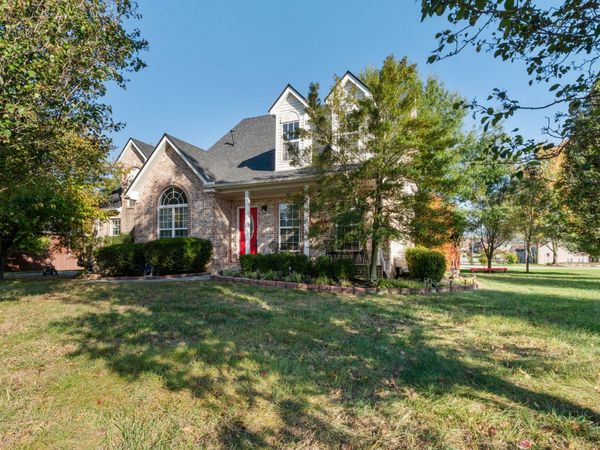 8018 Burntwood Dr, La Vergne, TN 37086