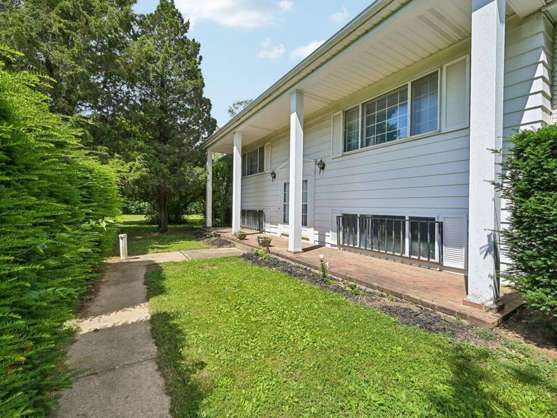 9462 Alkire Road, Grove City, OH 43123 Photo 2