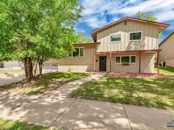 3902 BROOKSIDE DR, Rapid City, SD 57702
