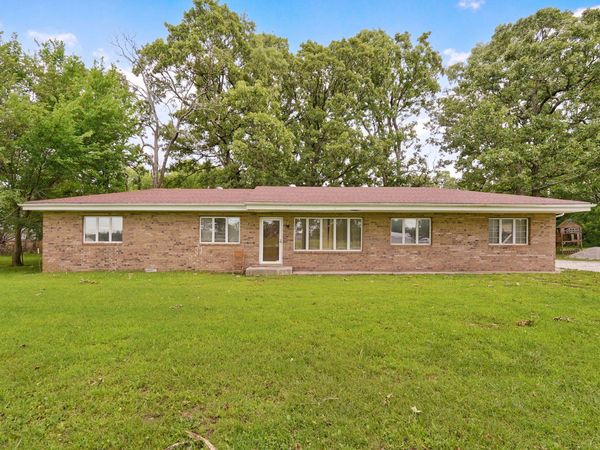1315 E Church Street , Aurora, MO 65605
