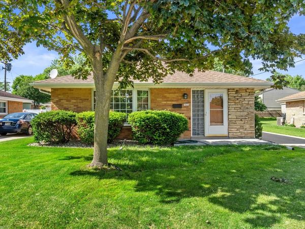 7024 W Lakefield DRIVE, Milwaukee, WI 53219