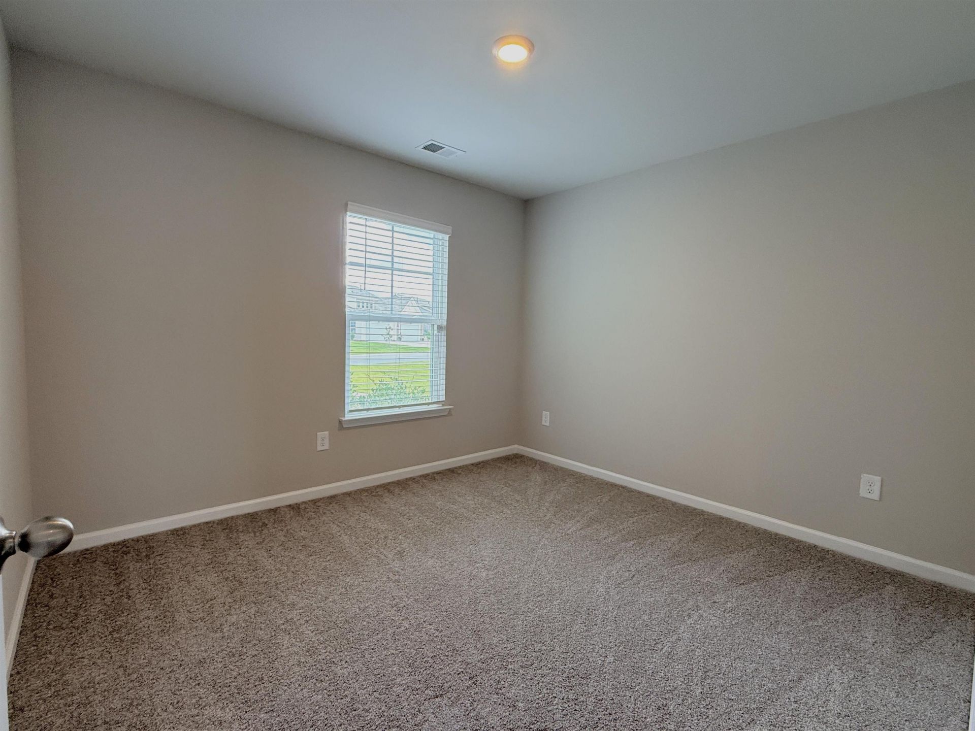527 Courtridge Loop Photo 18