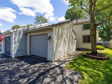 7 Brimsdown Circle , Fairport, NY 14450
