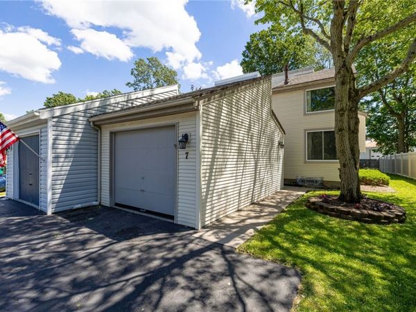 7 Brimsdown Circle , Fairport, NY 14450