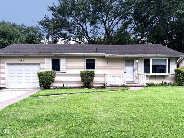 1059 Village Drive, Bowling Green, OH 43402