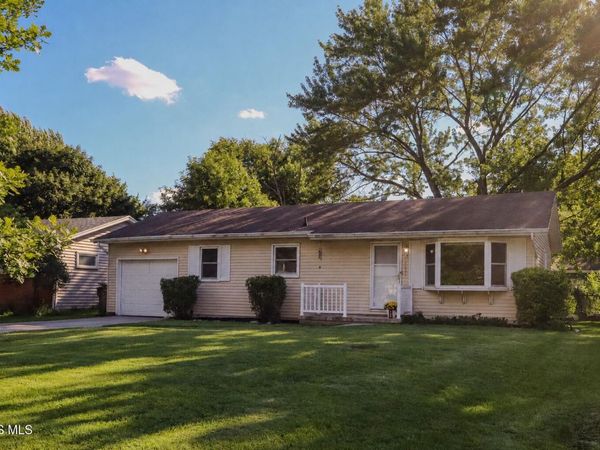 1059 Village Drive, Bowling Green, OH 43402
