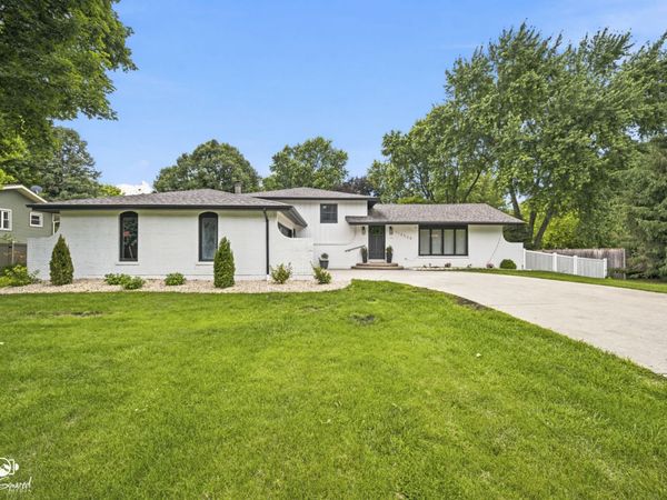 11S528 Book Road , Naperville, IL 60564