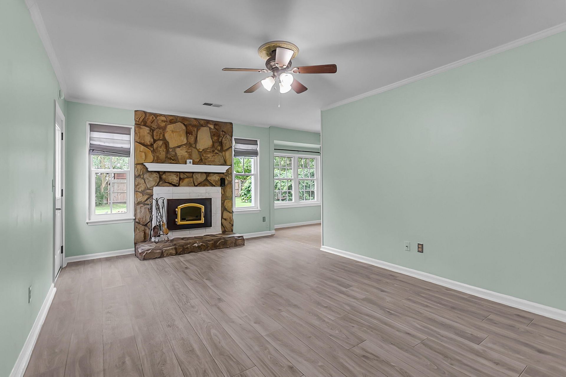 109 Carriage Court Photo 12