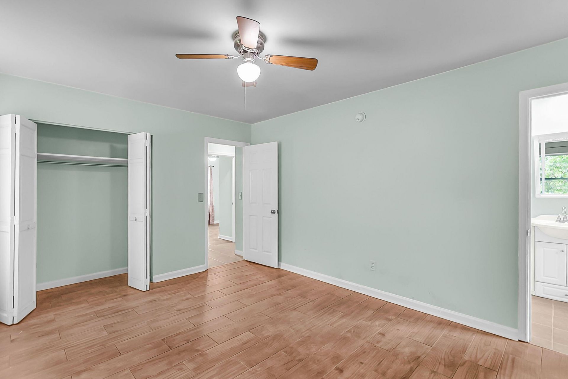109 Carriage Court Photo 16