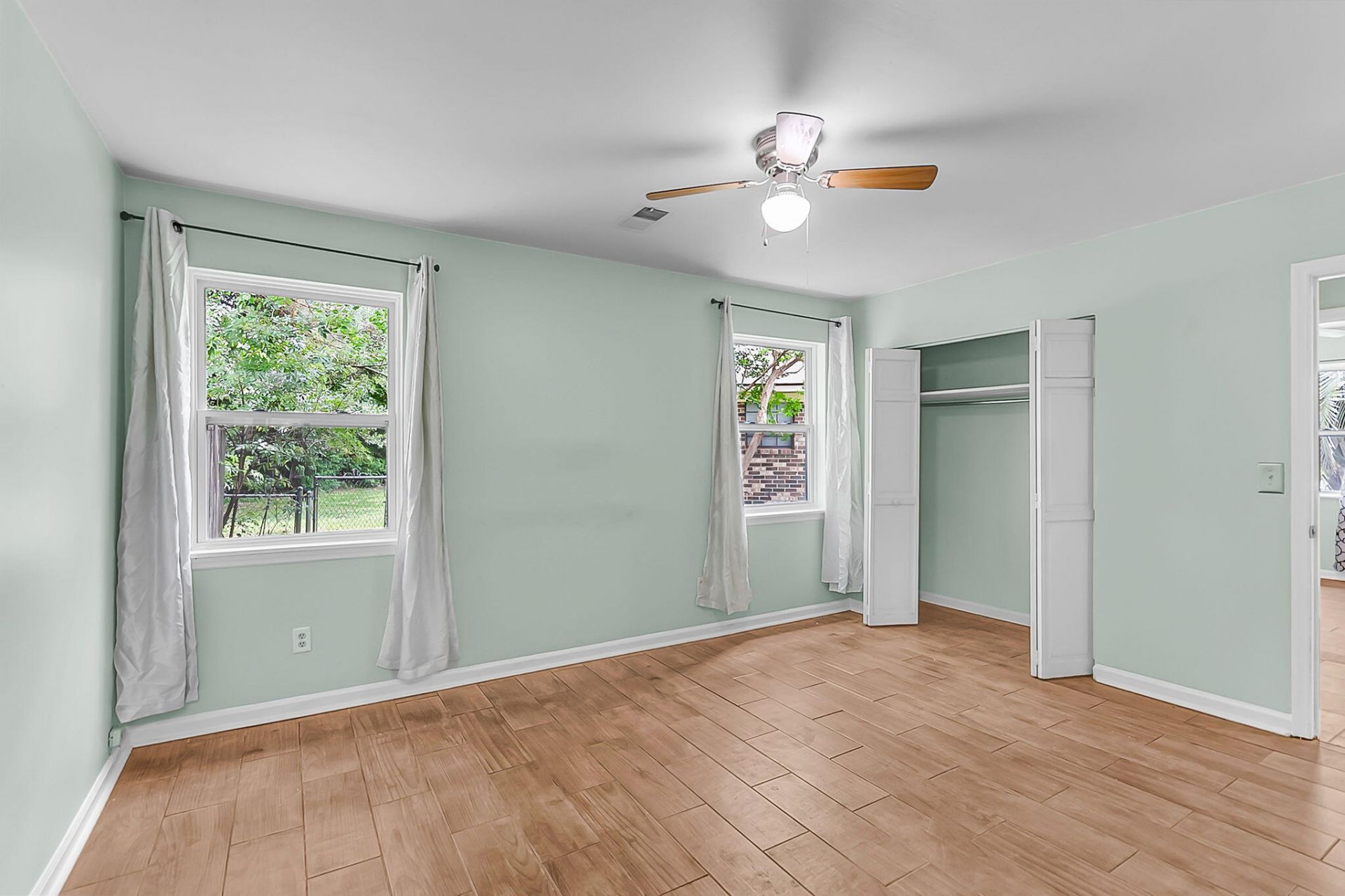 109 Carriage Court Photo 17