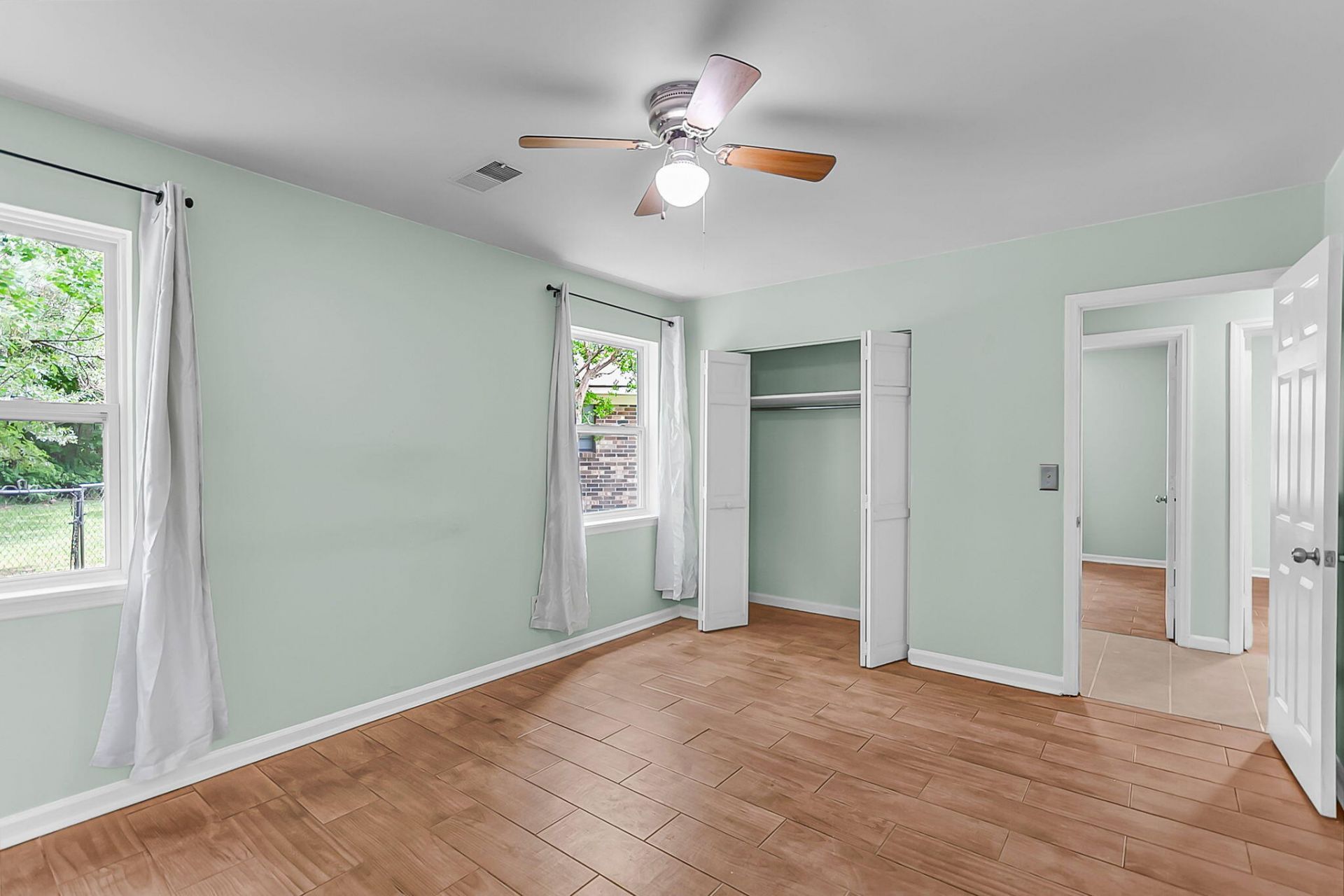 109 Carriage Court Photo 18