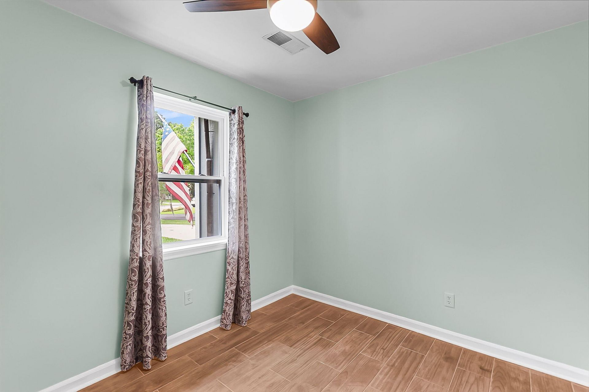 109 Carriage Court Photo 26