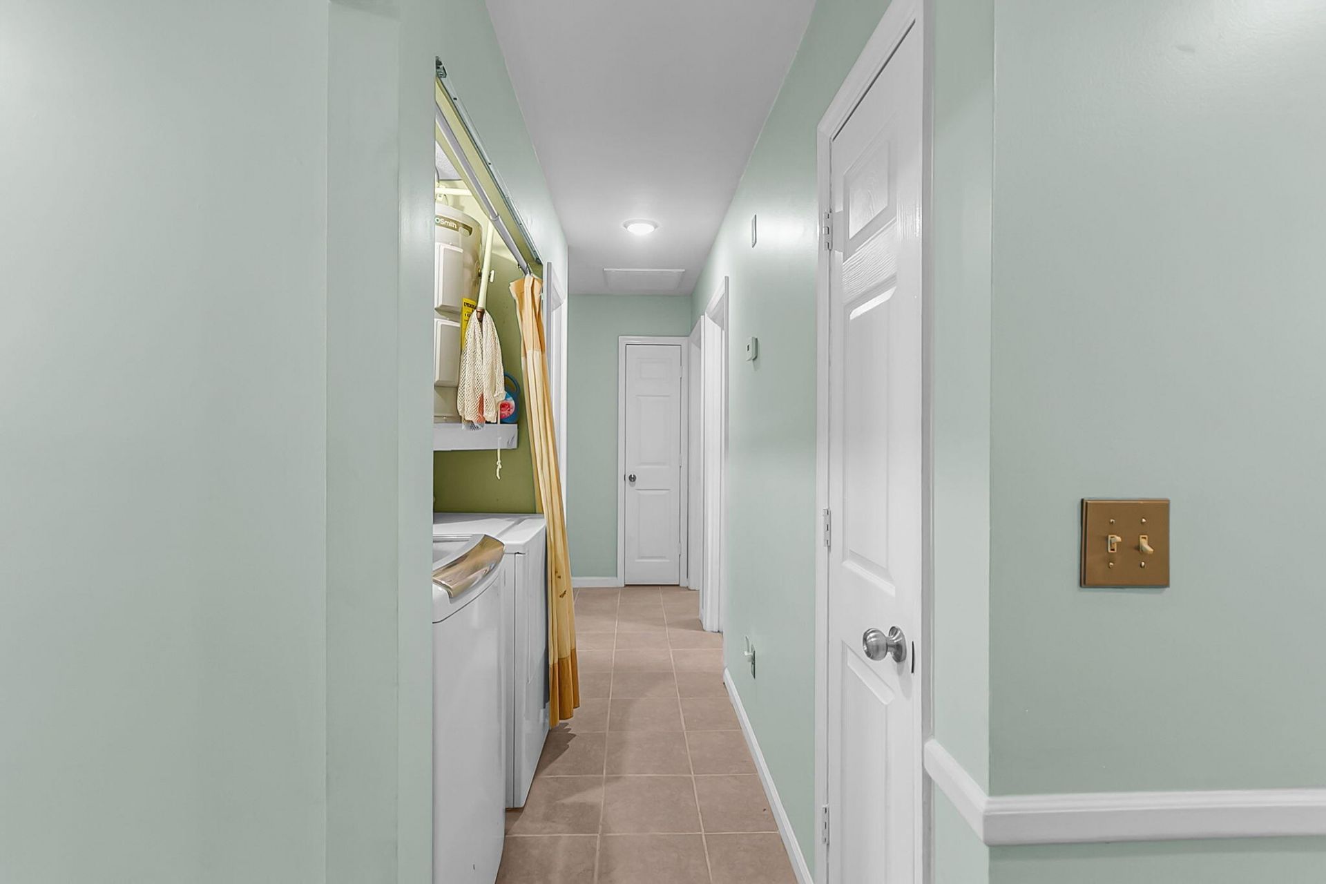 109 Carriage Court Photo 28
