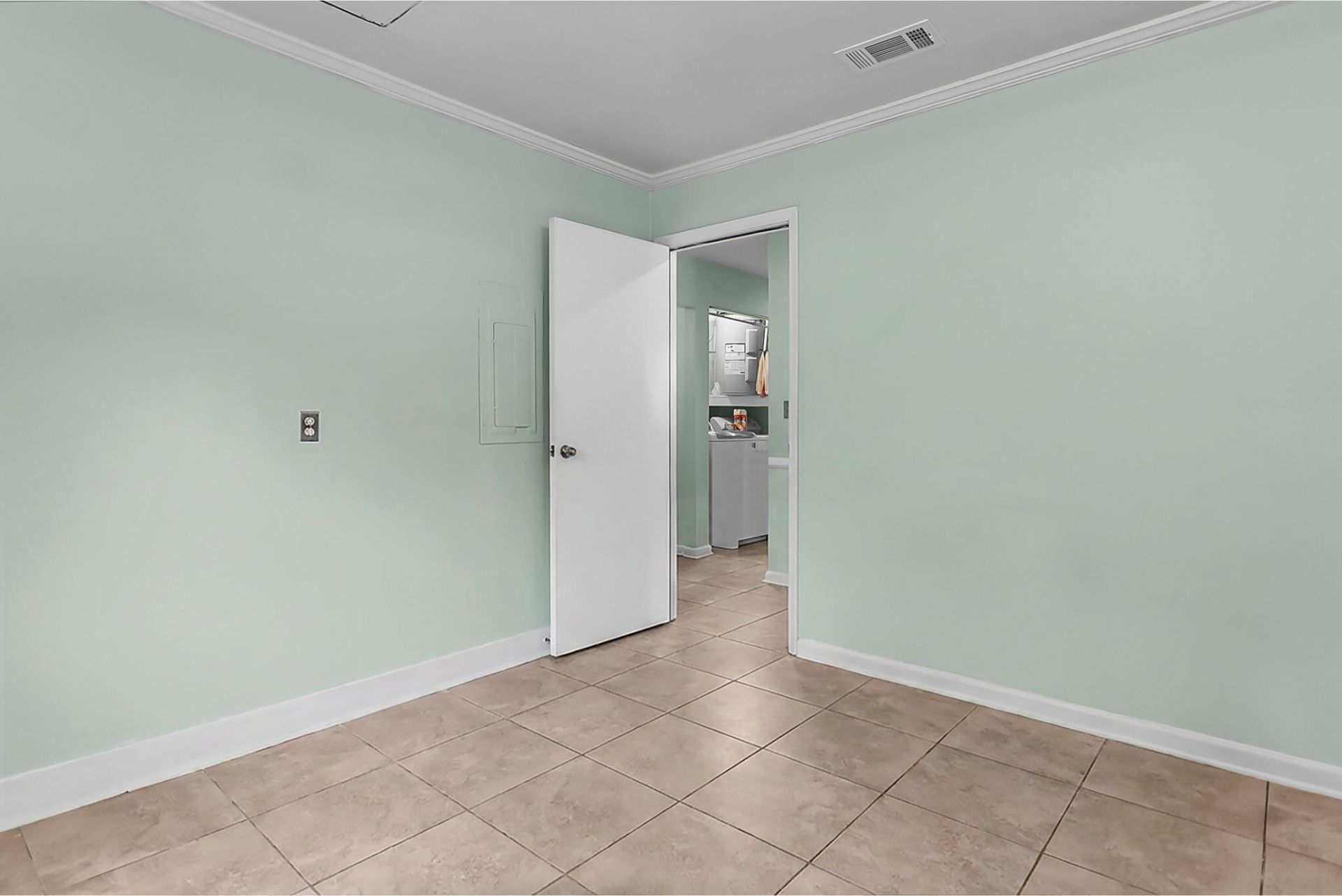 109 Carriage Court Photo 31