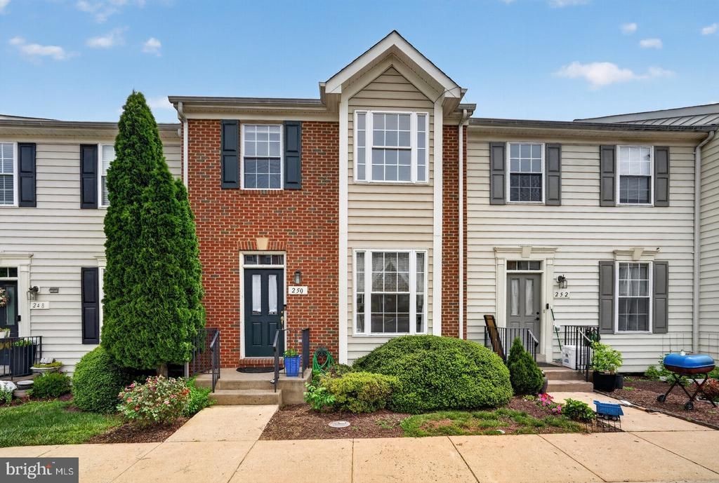 250 Kirby Street, Manassas Park, VA 20111 Main Photo