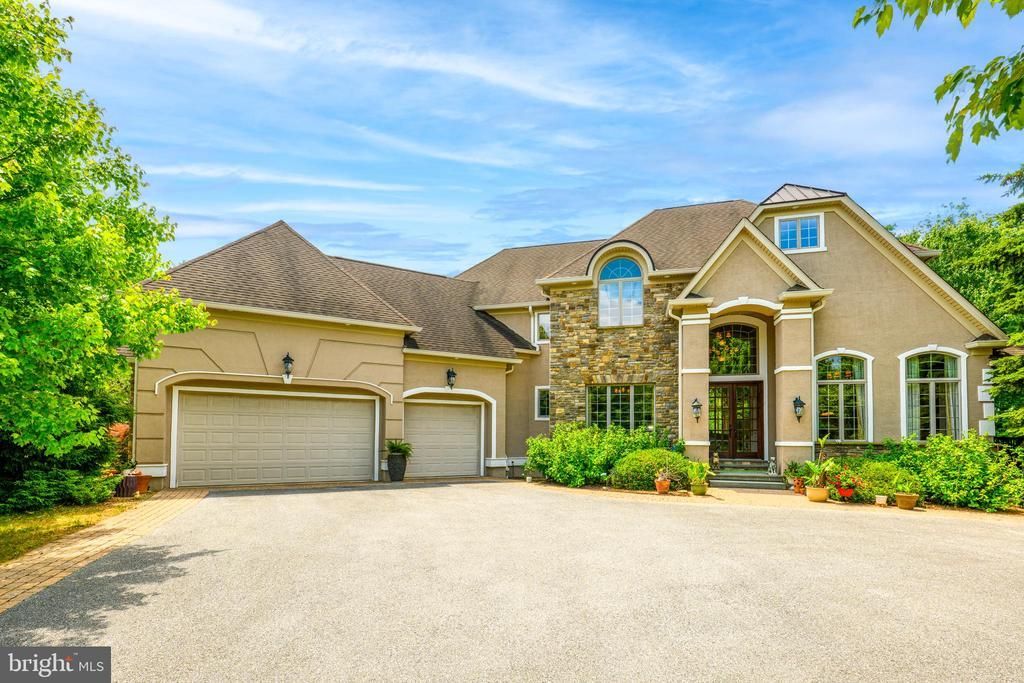 2690 IMPERIAL CREST LANE, HELLERTOWN, PA 18055