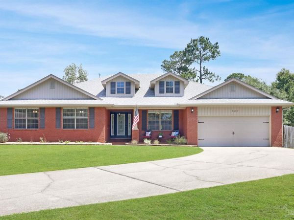 8678 Reagan Dr, Pensacola, FL 32506
