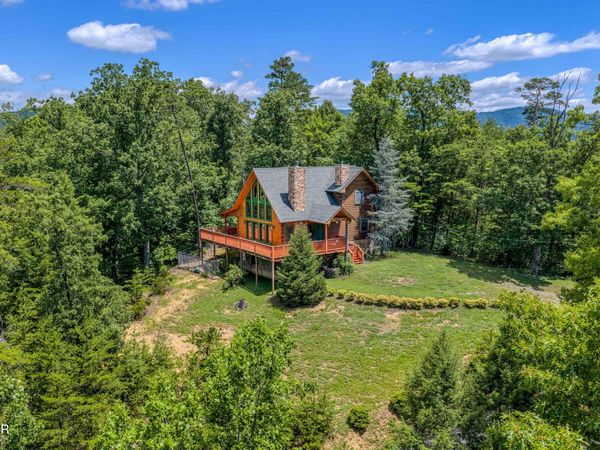 1525 Mountain Trail Lane, Sevierville, TN 37876