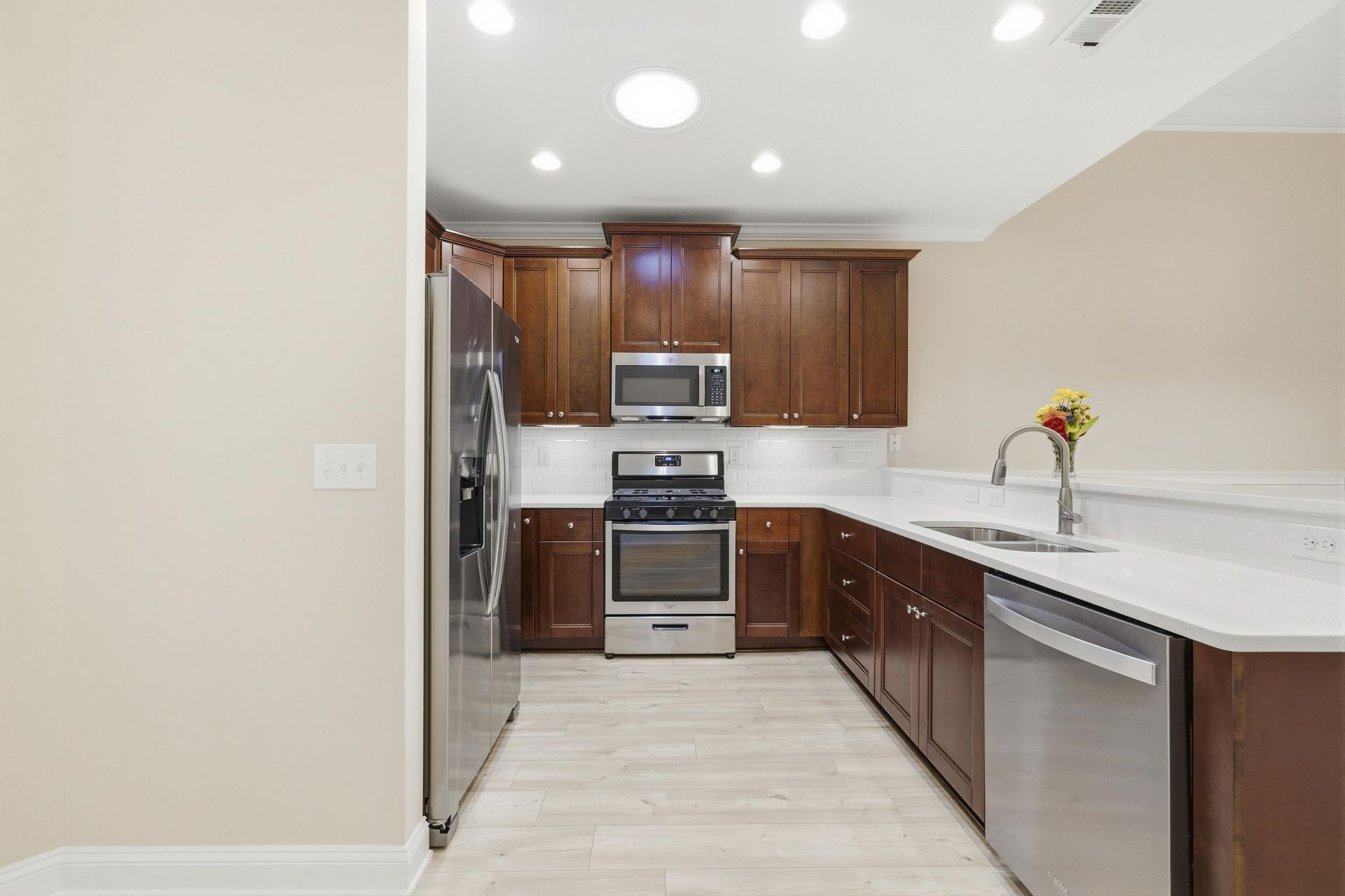 670 Sunnyside Dr. Photo 10