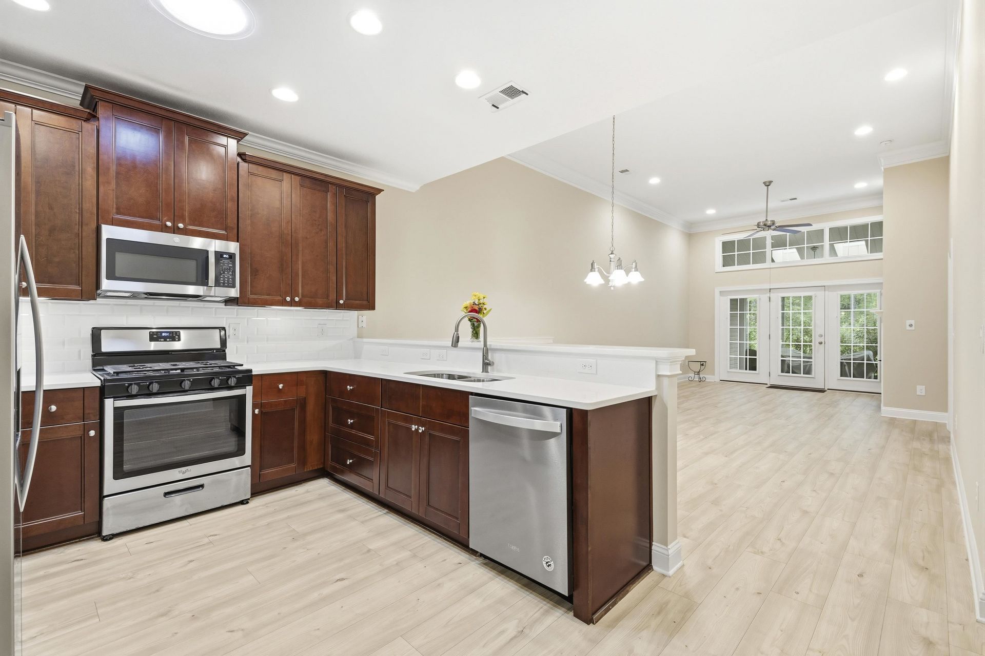 670 Sunnyside Dr. Photo 12