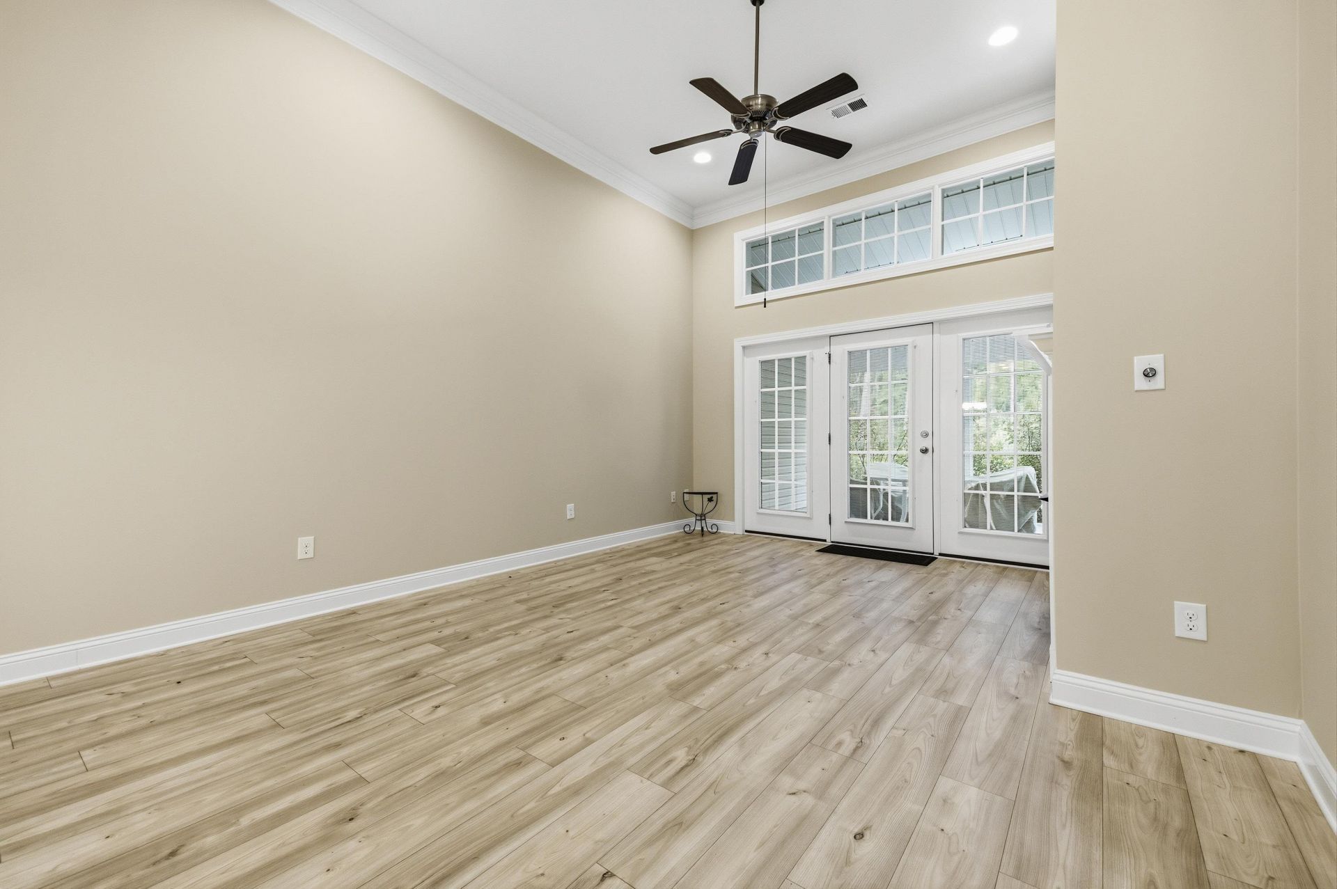 670 Sunnyside Dr. Photo 17