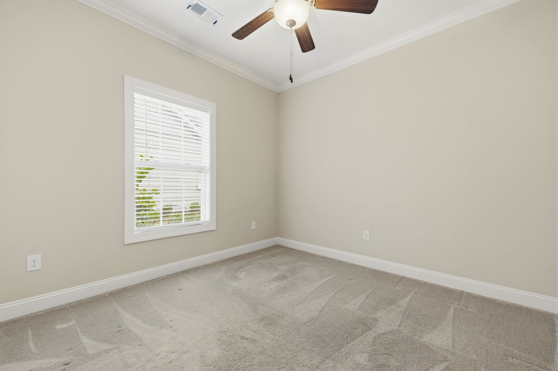 670 Sunnyside Dr. Photo 30