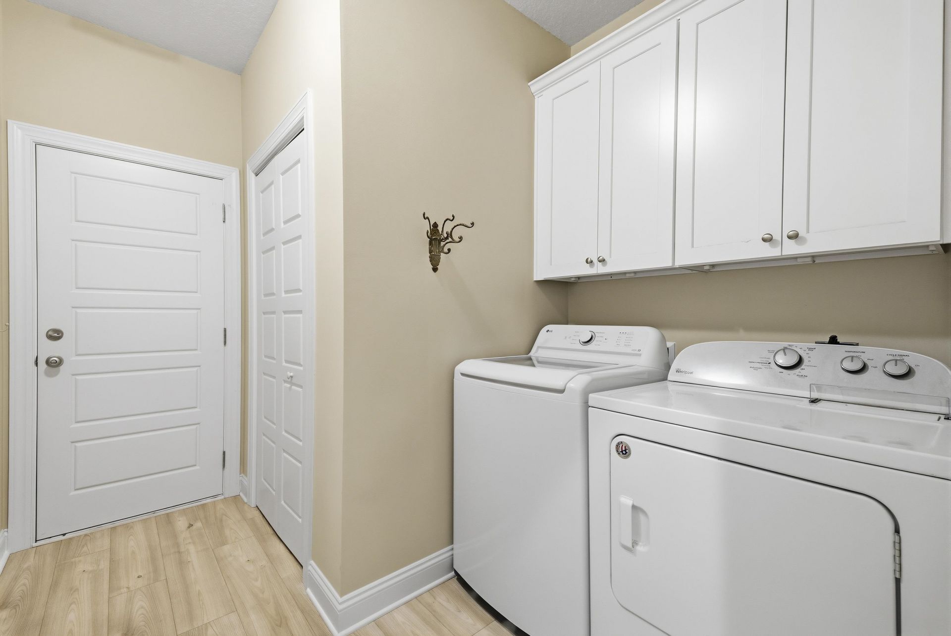 670 Sunnyside Dr. Photo 36