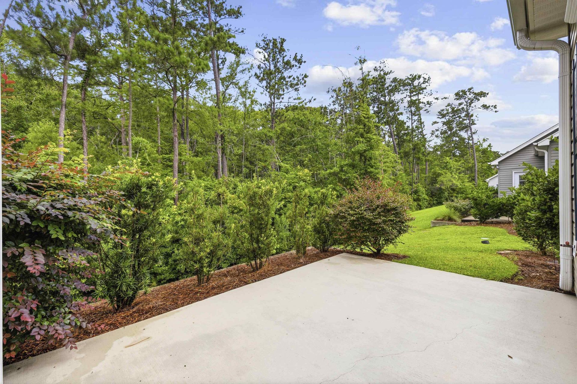 670 Sunnyside Dr. Photo 39
