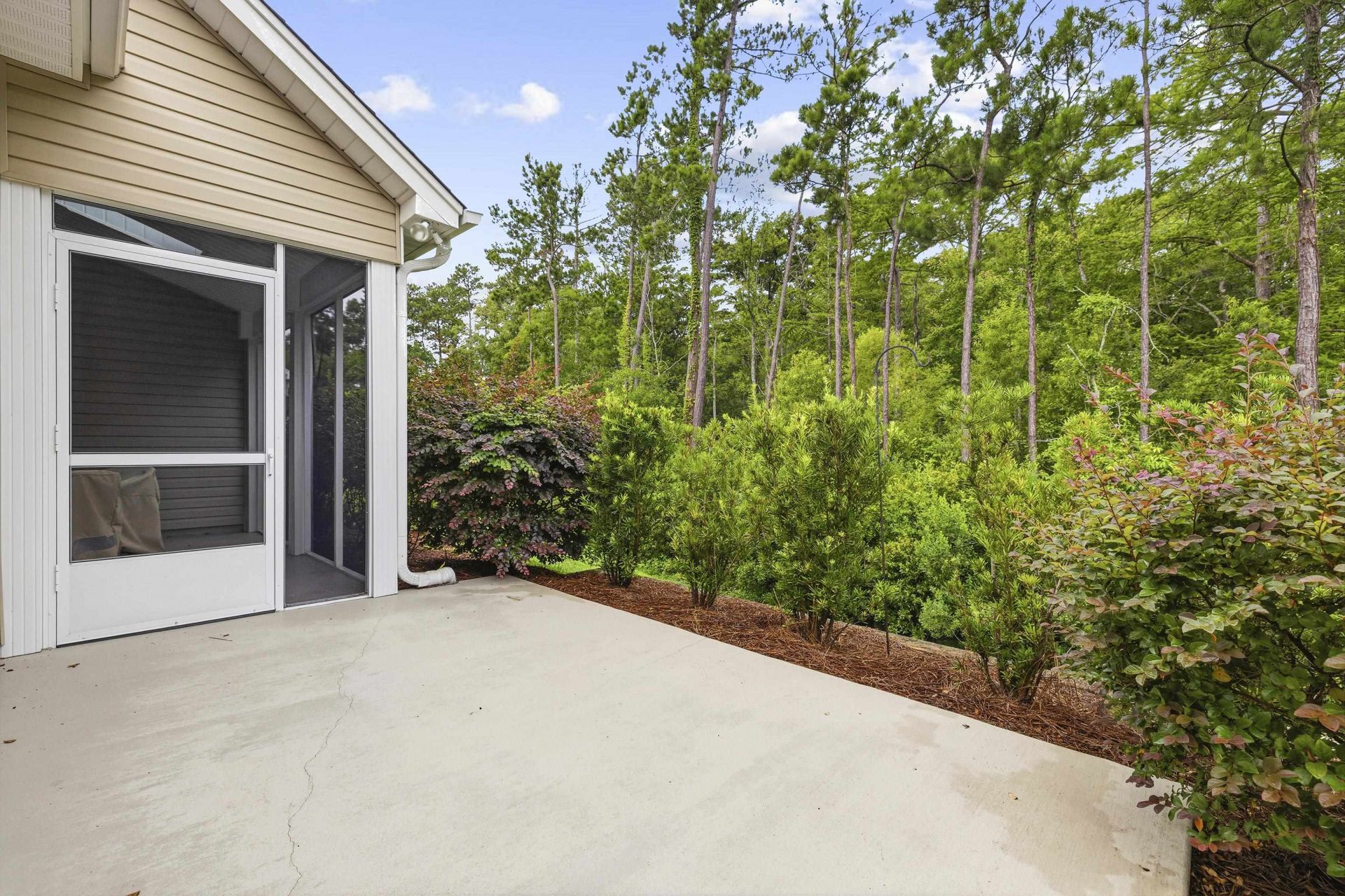 670 Sunnyside Dr. Photo 40