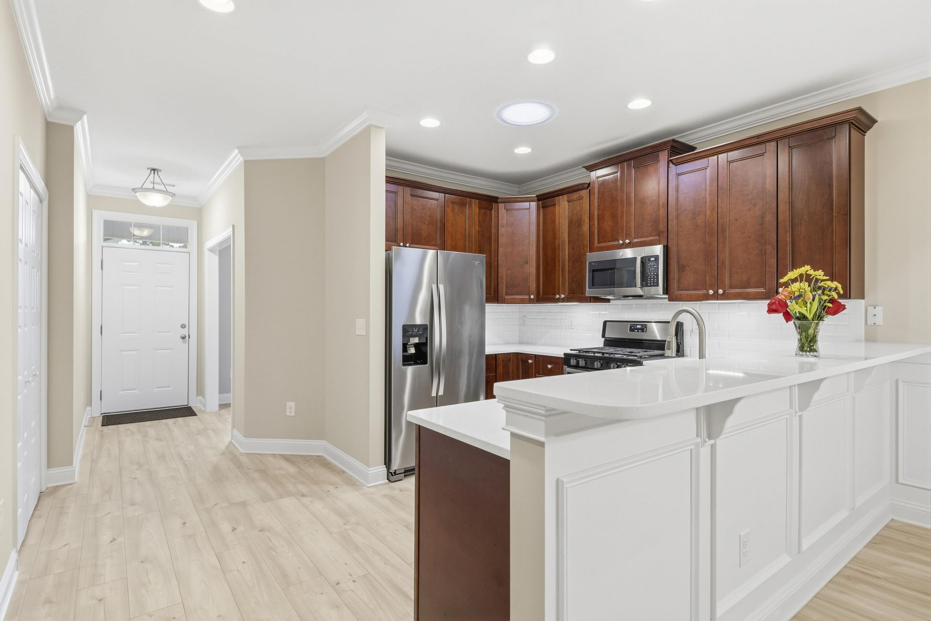 670 Sunnyside Dr. Photo 8
